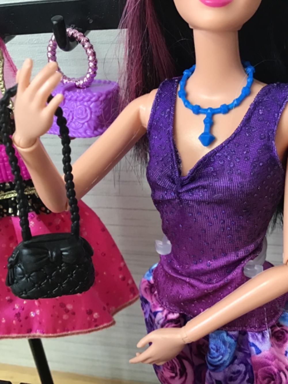 Barbie Fashionistas Raquelle Doll and Clothes - Picture 3 of 13